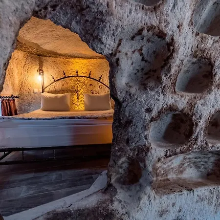 Hotel Amber Cave