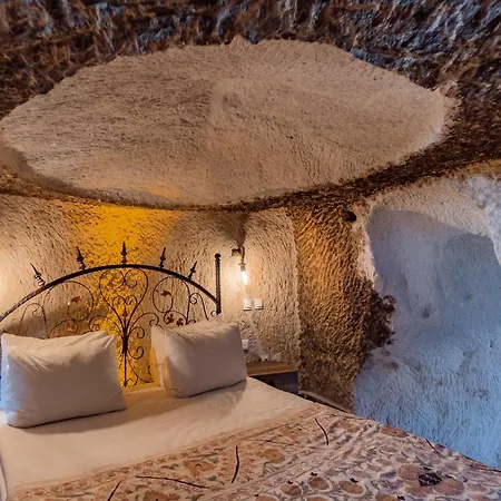 Hotel Amber Cave 3*