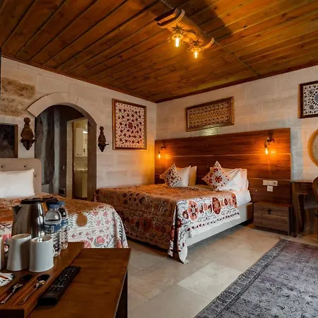 Hotel Amber Cave 3*