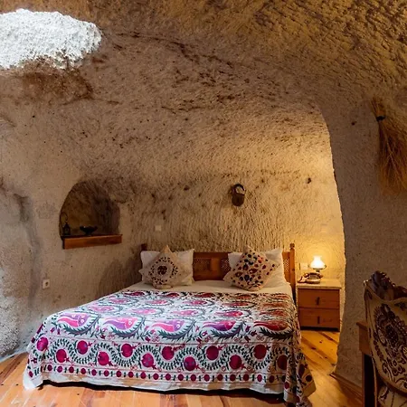 Hotel Amber Cave 3*