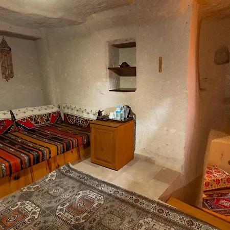 Hotel Amber Cave 3*
