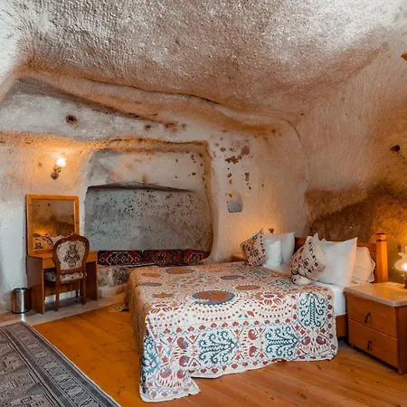 Amber Cave 3*