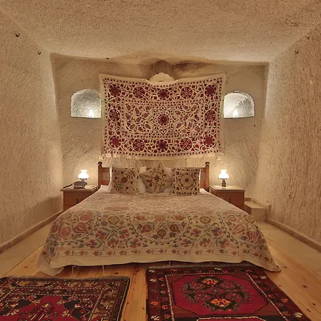 Hotel Amber Cave 3*