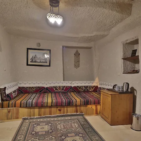 ホテル アンバー ケーブ スイーツ 3*