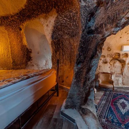 Hotel Amber Cave 3*