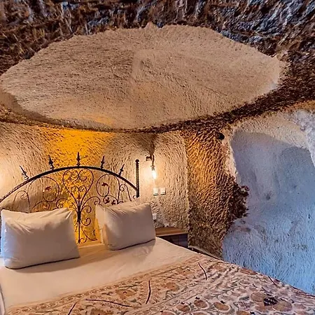 Amber Cave 3*