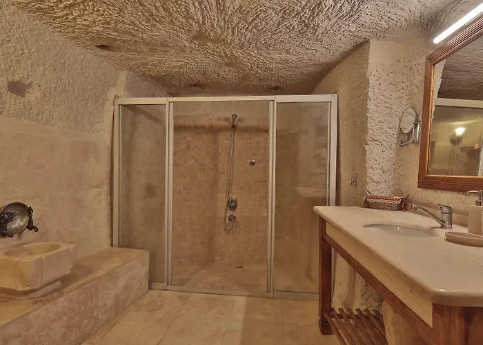 アンバー ケーブ スイーツ ホテル 3*